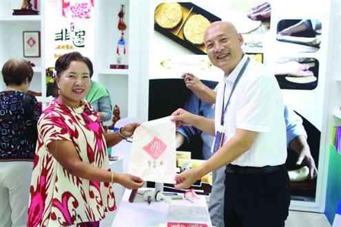 每一件作品都饱含着山东人民的深情厚谊和美好祝福